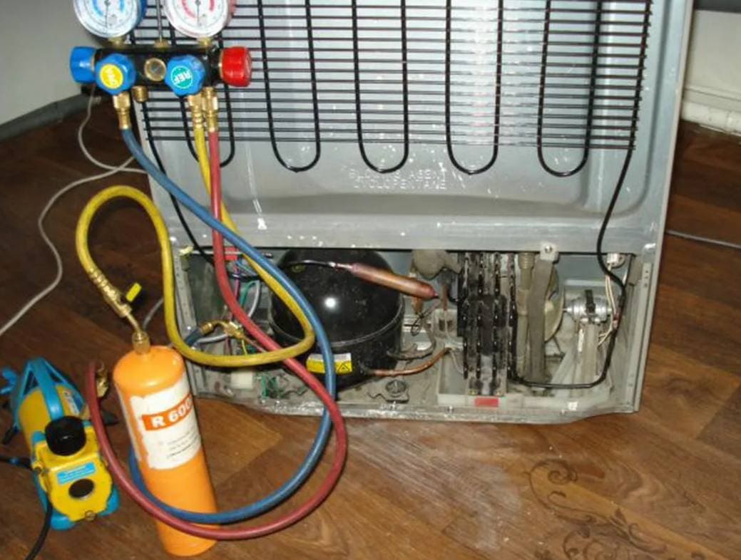 Устранение утечки и заправка хладагента